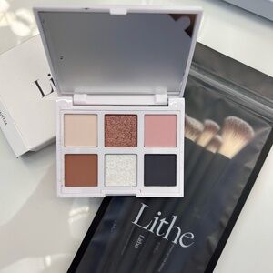 Lithe Eyeshadow Palette & Brush Set